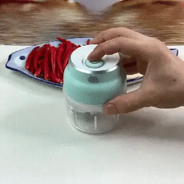 Mini Picador Portátil Eléctrico: Tus Alimentos a Tiempo, Tu Cocina Limpia